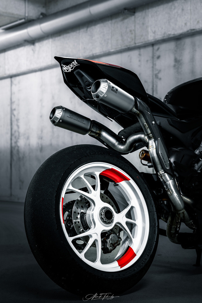 Ducati Panigale V4S | Entdecken Sie die faszinierende Welt von Alexander Tschuncky Arts: Kreative Fotografie, atemberaubende Automobilkunst und hochwertiger Bilderdruck. Lassen Sie sich inspirieren! - Realisiert mit Pictrs.com