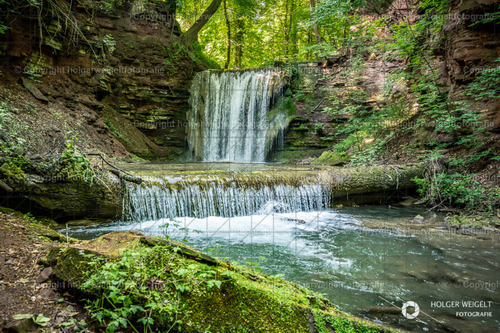 Wasserfall im Kurpark | Kaufen sie online außergewöhnliche Fotografien auf Leinwand Acrylglas Fotoprint Aludibond von holgerweigeltfotografie - Realisiert mit Pictrs.com