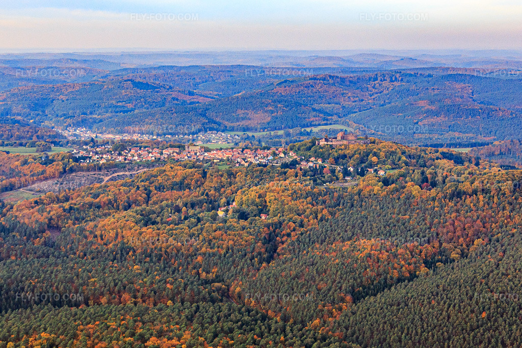 Aerial view: View of the town from the south in Lichtenberg in the state Bas-Rhin, France. – Photo: IMG_084814.jpg taken on 10/24/2015 by Werner Riehm/FLY-FOTO.com – Resolution of the original: 5084 x 3390 px