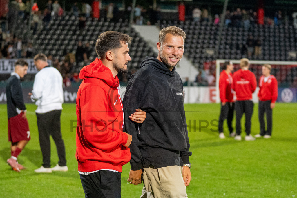 SG Sonnenhof Großaspach vs. Arminia Bielefeld, Fussball, DFB-Pokal, 1. Runde, 22.08.2026 | Volkan Celiktas (SG Sonnenhof Großaspach, #05) und Michael Ferber (Vorstand Sport, SG Sonnenhof Großaspach),,SG Sonnenhof Großaspach vs. Arminia Bielefeld, Fussball, DFB-Pokal, 1. Runde, 22.08.2026,DFB regulations prohibit any use of photographs as image sequences and/or quasi-video