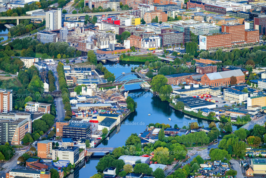 Hamburg_Rothenburgsort_Ausschläger_Billdeich_ELS_5185200925 | HAMBURG 20.09.2025 Eisenbahn- Brückenbauwerk zur Streckenführung der Bahn- Gleise " Billstraße " an der Straße Michelsenweg in Hamburg, Deutschland. // Railway bridge building to route the train tracks " Billstrasse " on street Michelsenweg in Hamburg, Germany. Foto: Martin Elsen