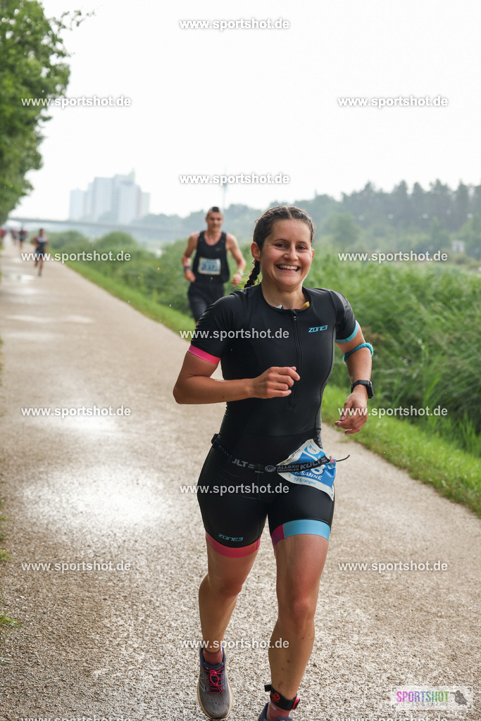 LUR_1120 | 34. M-net Erlanger Triathlon 2025 #erlangertriathlon  #mnettriathlon2025 #mnettriathlon #team #olympischedistanz #mitteldistanz #triathlon #maindonaukanal  #erlangertriathlon2025 #yourpictrs #tv1848 #tv1848erlangen  #triathlonbayern #sportinerlangen #demsportverbunden #sportshot_your_pictrs Copyright: www.sportshot.de