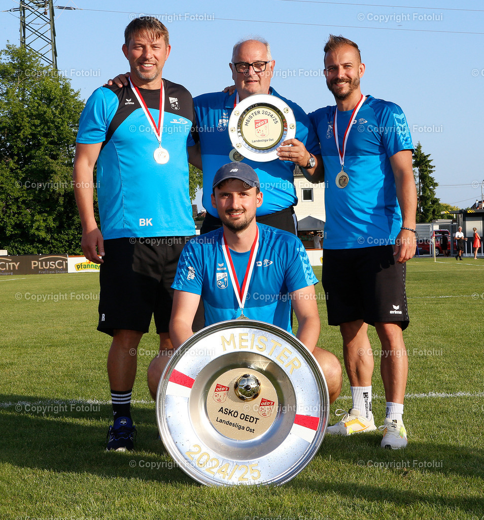 A_LUI_14062025_29 | MEISTERFEIER ASKOE OEDT 1B 2025 IM BILD: TRAINERTEAM UM HERBERT PANHOLZER  (ASKOEOEDT) FOTO:FOTOLUI