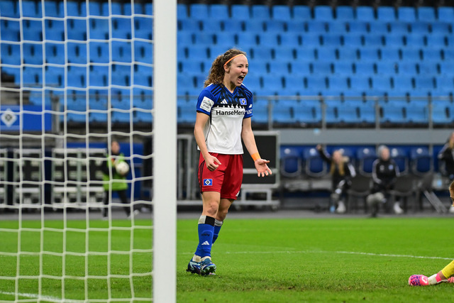 Fußball I Frauen I Saison 2025-2026 I Bundesliga I 10. Spieltag I Hamburger SV - 1. FC Nürnberg I 45064 | Jubel, Begeisterung, Enthusiasmus, Euphorie, Freude, Glücksgefühl, Heiterkeit bei: Melanie Brunnthaler (11, Hamburger SV) - Realisiert mit Pictrs.com