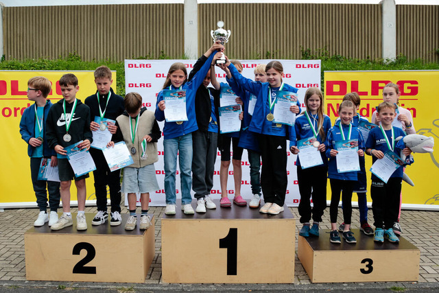 DLRG, Wettkampf, Rettungssport, Landesverbandsmeisterschaften 2026 14.06.2026 | Bedburg, Deutschland - June, 14: [bX] aus dem Verein DLRG [ogX] im Lauf Nr. 99 der Landesverbandsmeisterschaften 2026 im MonteMare Bedburg. In dem Lauf Nr. 99 traten die Teilnehmenden in der Disziplin {100RF} gegeneinander an. (Foto: Benedikt Lang (DLRG) - Realisiert mit Pictrs.com