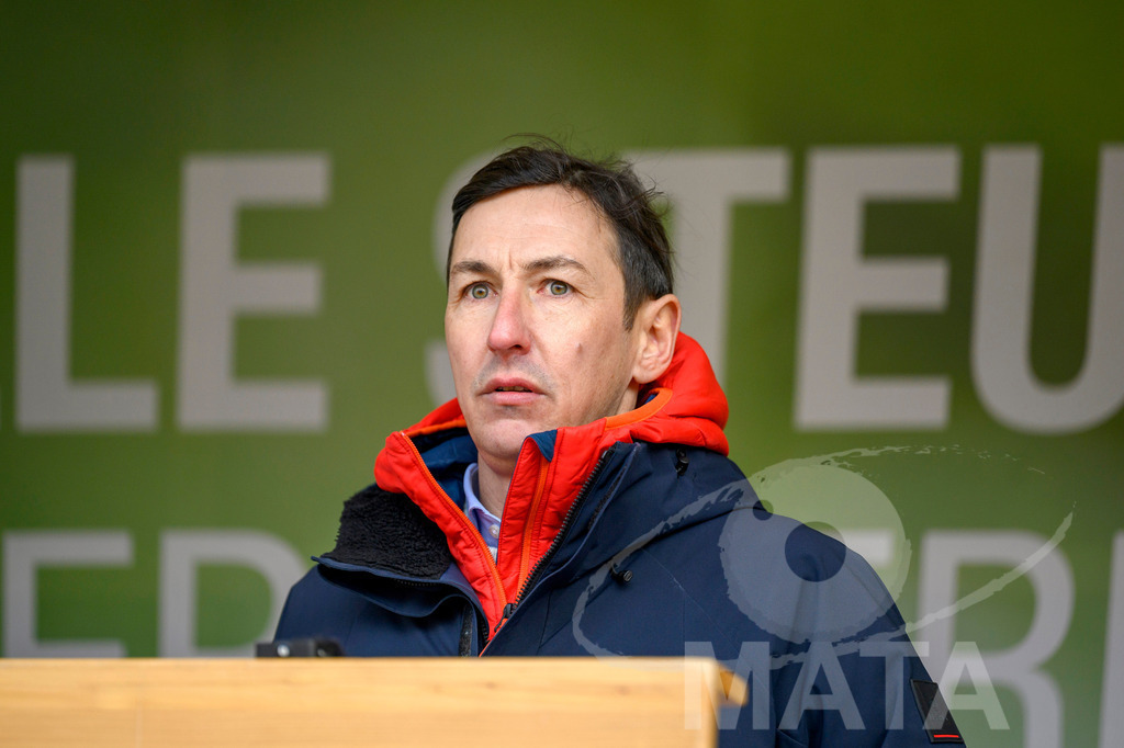 _DWA4471 | Kreisobmann Peter Höfler bei Bauerndemo gegen Agrarpolitik der Bundesregierung  auf dem Straße Obstmarkt und Hauptmarkt . Nürnberg, 08.01.2024 - Realisiert mit Pictrs.com