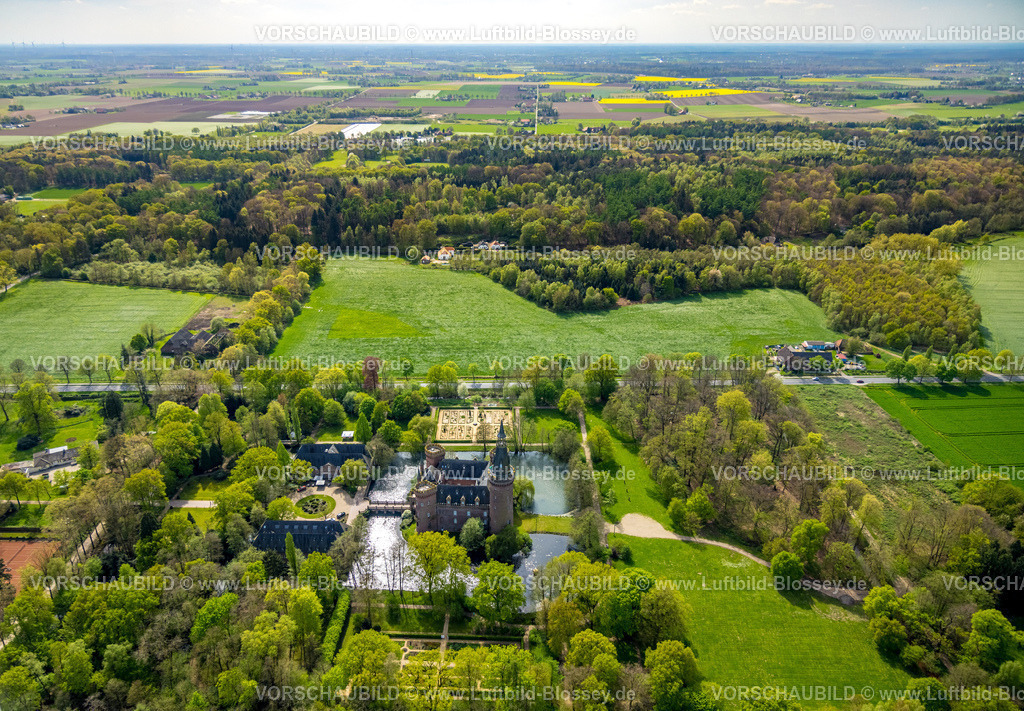 Bedburg-Hau240402447SchlossMoyland | Luftbild, Museum Schloss Moyland, neugotisches Wasserschloss und Schlosspark umgeben von Wiesen und Feldern und Wald, Ausflugsziel am Niederrhein, Moyland, Bedburg-Hau, Niederrhein, Nordrhein-Westfalen, Deutschland