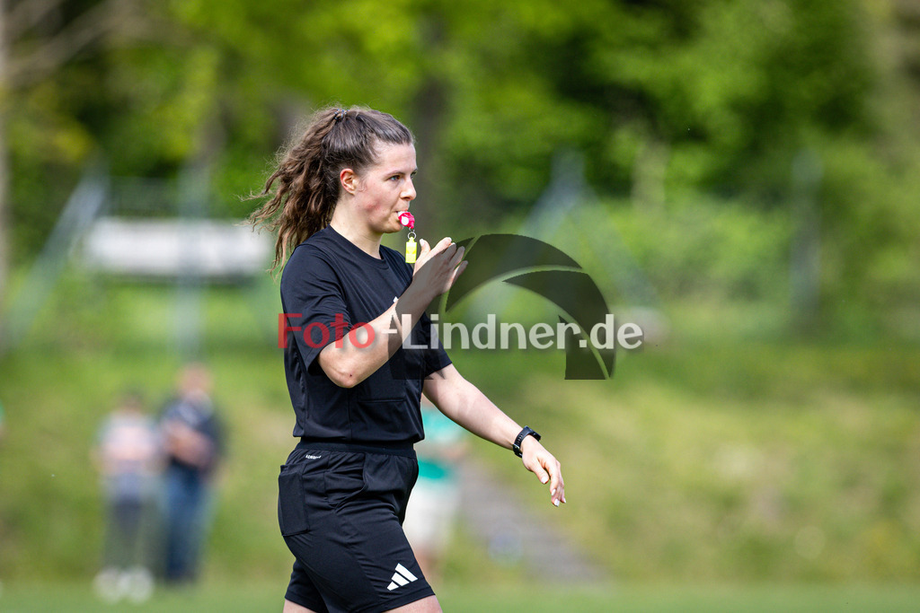 ASV Eglfing gegen SV Haunshofen | Fußball Kreisklasse Herren Oberbayern Zugspitze Gruppe 3 2025/26, ASV Eglfing gegen SV Haunshofen, 20250427,,2025-04-27 in Eglfing (Sportanlage Eglfing), SchiedsrichterinCopyright: WolfgangxLindner www.foto-lindner.de