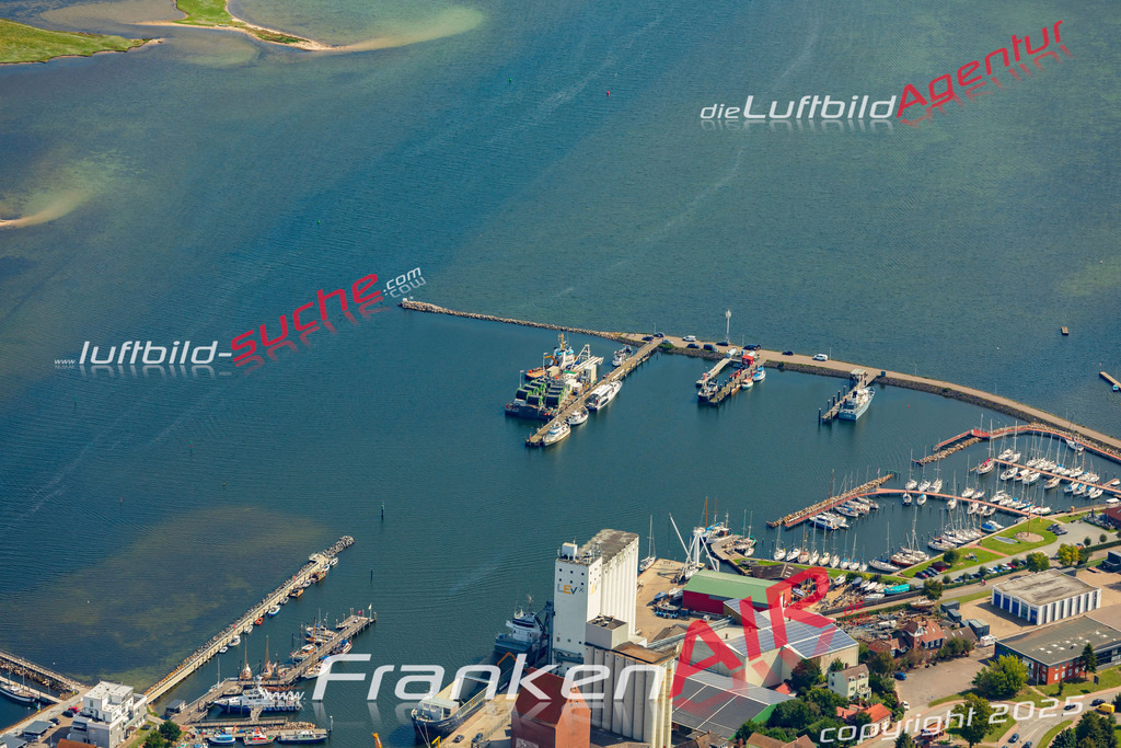 Stadt Heiligenhafen von Oben- Die Luftaufnahme wurde 2025 vom UL-Flugzeug heraus erstellt ( keine Drohnenaufnahme ) - Hochauflösende Luftaufnahme - für Wandbilder und großformatige Ausdrucke geeignet. Das besondere Geschenk!Hier alle&nbsp;Infos zur Lizenzierung der LuftaufnahmeWir fliegen auch dieses Jahr wieder in Ihre Region um Luftbilder zu erstellen.- Luftbild anfragen