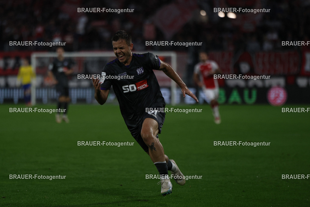 Rot-Weiss Essen - VFL Osnabrück | Essen, Deutschland, 17.09.2025 Patrick Kammerbauer (VFL Osnabrück) renntwährend des 3.Liga Spiels zwischen  Rot-Weiss Essen und VFL Osnabrück am 17.09.2025 im Stadion an der Hafenstraße in Essen. (Foto von Timo Bluhmki-Schmidt/Brauer Fotoagentur