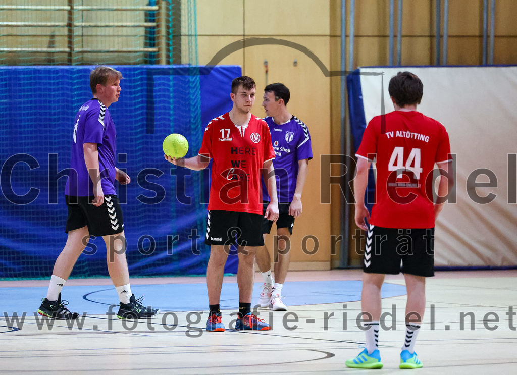 2022-11-12_014_SpVgg_Altenerding_III_gegen_TV_Altoetting_II | Erding, Deutschland, 12.11.2022:
Handball, Bezirksklasse Männer 2022 / 2023, 4. Spieltag, SpVgg Altenerding III gegen TV Altötting II, Endergebnis: 32:25

Tristan Gerhardt (SpVgg Altenerding, #6), Levente Vas (TV Altötting, #17), Markus Schorr (SpVgg Altenerding, #14), Johannes Petershofer (TV Altötting, #44)

Foto: Christian Riedel / fotografie-riedel.net