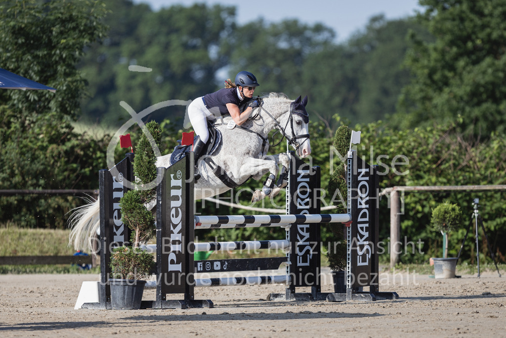 230624_PfSpTa_A2-Spr-141 | Deine schönsten Turniermomente als professionelle Fotos! Entdecke hochwertige Pferdesport-Fotografie im Online-Shop. Jetzt Fotos finden & bestellen!