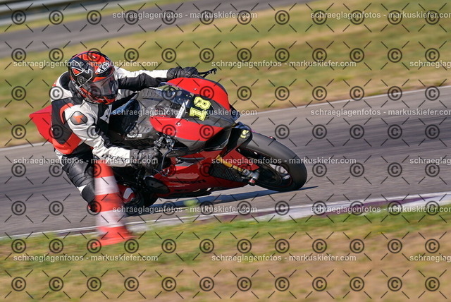 26bt05-0313 | markuskiefer.com - Realisiert mit Pictrs.com