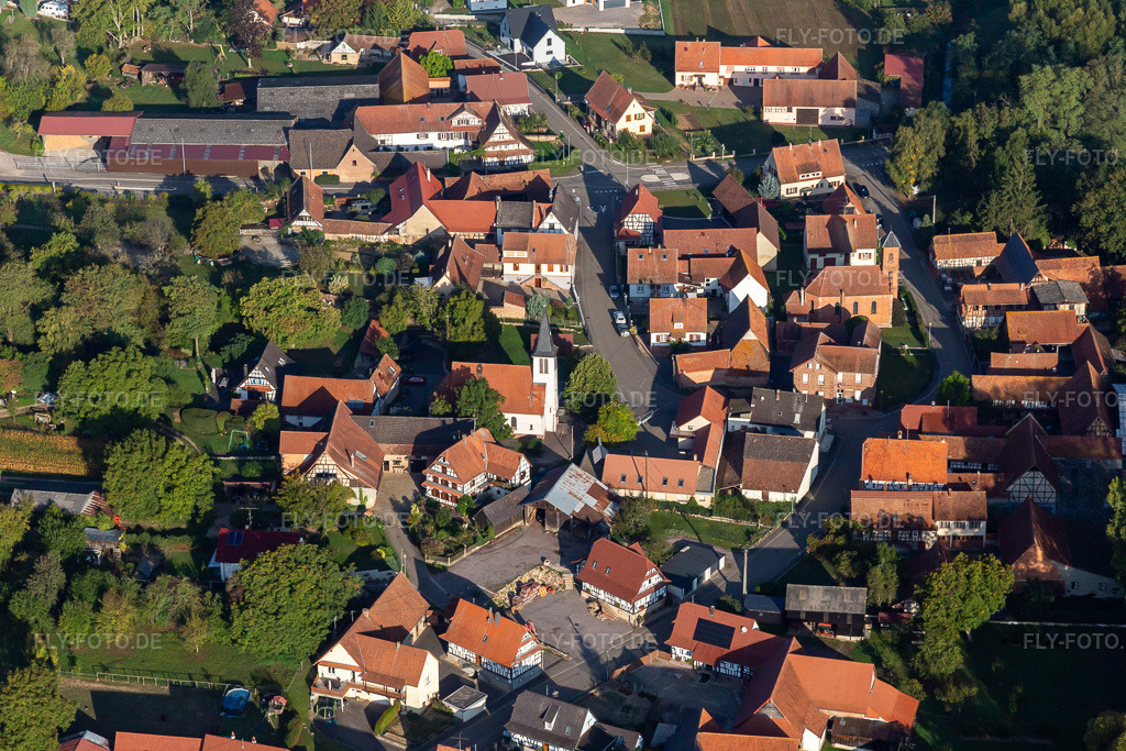 Luftbild: Ortsansicht in Ingolsheim im Bundesland Bas-Rhin in Frankreich. Foto: IMG_139250.jpg vom 01.10.2023 durch Werner Riehm/FLY-FOTO.de