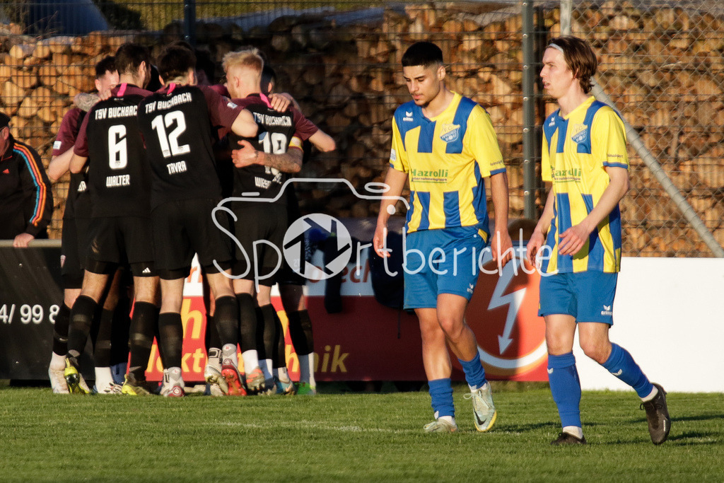 FC Pipinsried - TSV Buchbach | Jubel der Gaeste und haengende Koepfe bei den Hausherren nach dem Treffer zum 1-3 durch Sammy AMMARI (TSV #9)