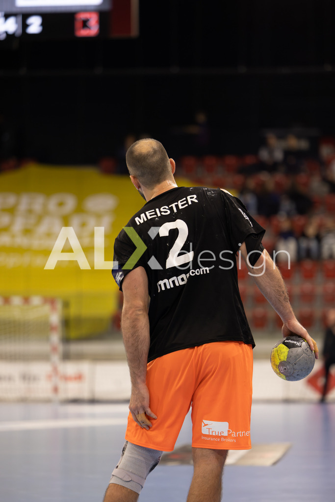 Handballen I Herren I Saison 2025-2026 I Quickline Handball League 2026 | Men I 18. Spieltag I Pfade Winterthur - Kadetten Schaffhausen I 20.12.2025 | 2 Lucas Meister (Kadetten Schaffhausen) - Kreisläufer - Realisiert mit Pictrs.com
