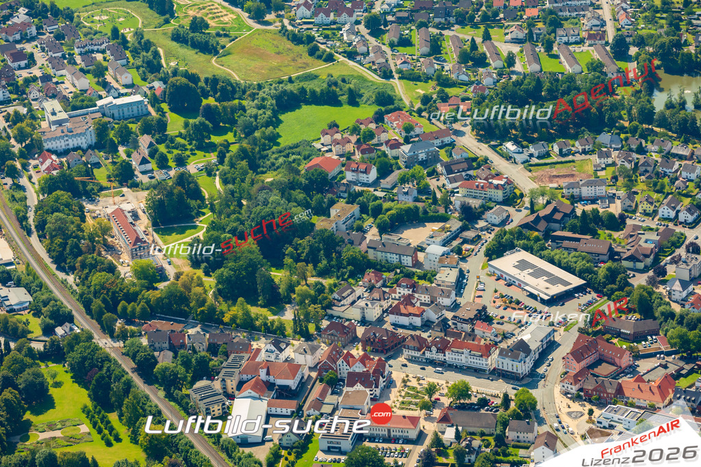 Bild der Stadt Bad Driburg - Die Luftaufnahme wurde 2025 vom UL-Flugzeug heraus erstellt ( keine Drohne ) - Hochauflösende Luftaufnahme - für professionelle Ausdrucke geeignet. Die Geschenkidee !Hier alle&nbsp;Infos zur Lizenzierung der LuftaufnahmeWir fliegen auch dieses Jahr wieder in Ihre Region um Luftbilder zu erstellen.- Luftbild anfragen