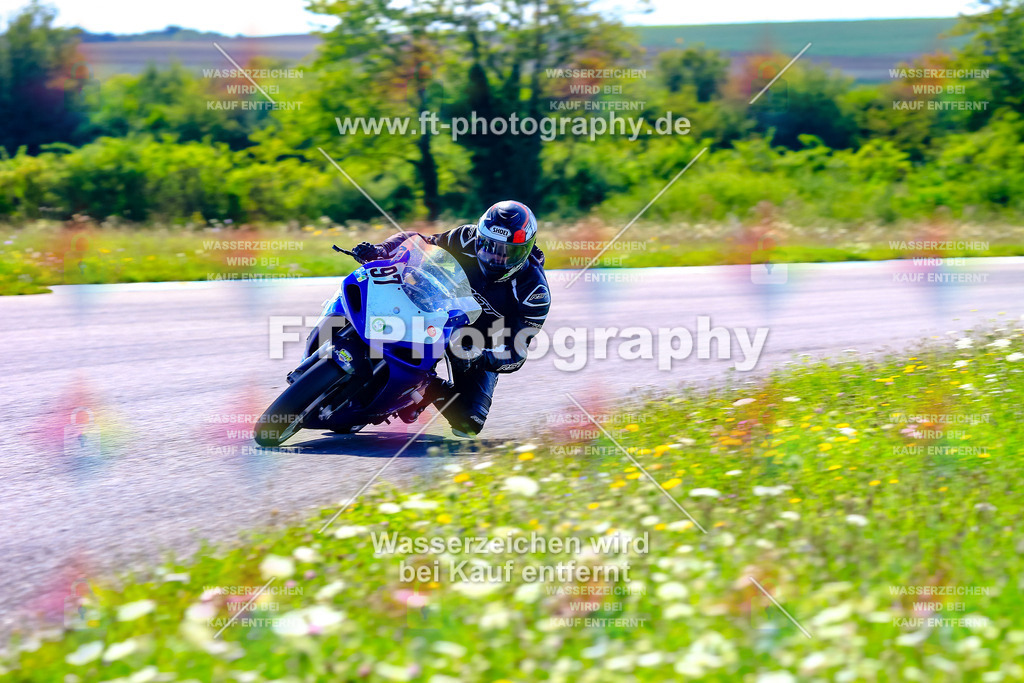 097-5821 | Hier findet Ihr Bilder von Touristenfahrten auf der Nürburgring Nordschleife oder von anderen Veranstaltungen die ich besucht habe. Viel Spass beim Durch Schauen 