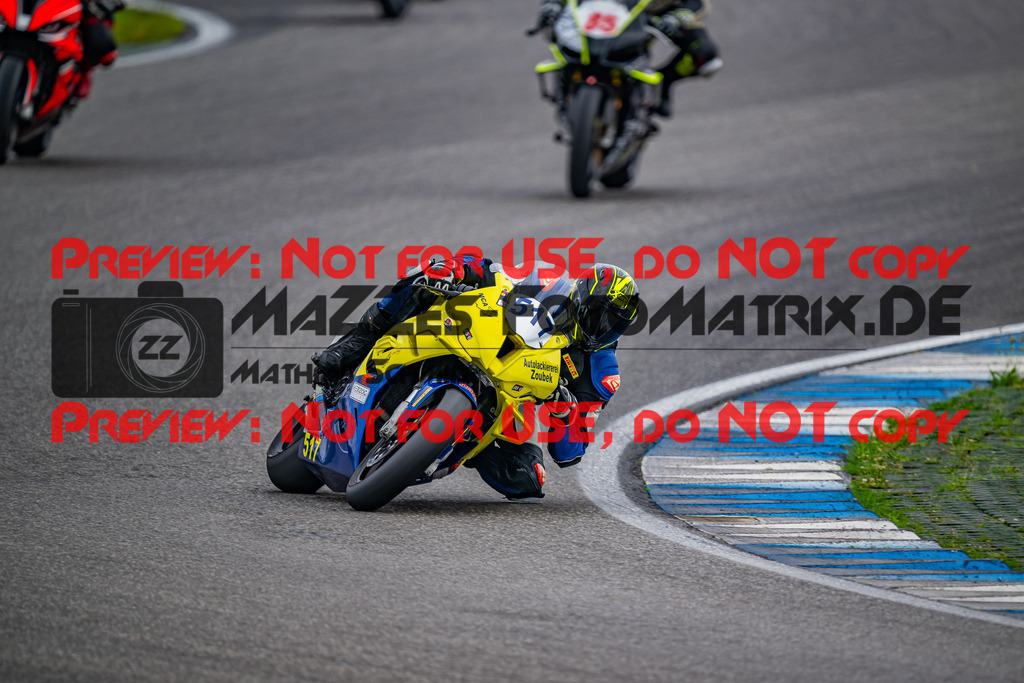 MaZZes_FotoMatrix_240701_6007705_5875 | WEISS