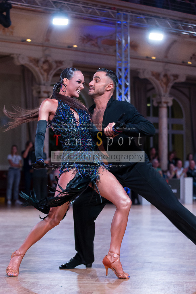 20240706_WDSF_WO_Latin_11397 | Tanzsportbilder, Standardtanz, Lateintanz, WDSF, DTV, LTVB, dancecomp, goc, hessen tanzt, blaues band der spree, walzer, tango, wiener walzer, slowfox, quickstepp, samba, rumba, cha-cha-cha, paso doble. jive, hd-kroft photography, turniertanzsport