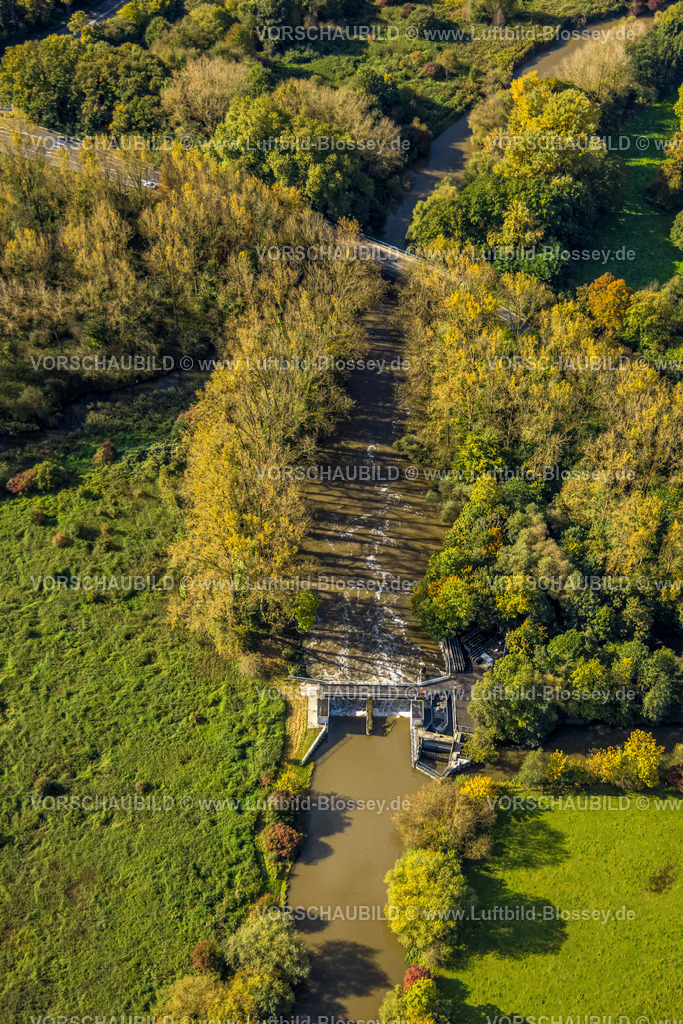 Hamm241008294 | Luftbild, Lippeschleuse Wasserstaustufe Uentrop am Haus Uentrop Schloss, herbstlicher Wald, Uentrop, Hamm, Ruhrgebiet, Nordrhein-Westfalen, Deutschland