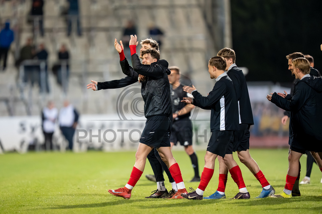 SG Sonnenhof Großaspach vs. SGV Freiberg, Fussball, Regionalliga Suedwest, 30. Spieltag, 22.04.2026 | Jubel bei SG Sonnenhof nach Abpfiff,SG Sonnenhof Großaspach vs. SGV Freiberg, Fussball, Regionalliga Suedwest, 30. Spieltag, 22.04.2026