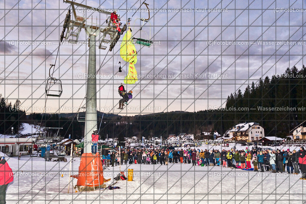 ALP4890_Nacht der Ballone_Bergrettungsschauuebung | NACHT DER BALLONE in Lackenhof am Ötscher, Sa 28. Dezember 2024.Mit einer Schauübung der Bergrettung Lackenhof, dem Ballonclub Ötscherland und den Gaminger Ötscherteufeln unter Zusammenarbeit mit der FF Lackenhof, dem Musikverein, dem Pensionistenverband, dem CampingClub, der Schirmbar und Konditorei Czihak, der Fuchswaldhütte und der Pizzeria Venezia, die für die Verköstigung sorgten, sowie der Ötscherliftgesellschaft, der Gemeinde Gaming und dem Ötscher-Tourismusverband.