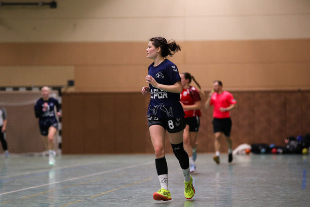 Handball I Damen I Saison 2025-2026 I Verbandsliga Süd I HSG Kalkberg 06 - MTV Dänischenhagen I 14.12.2025.64 | Myna Klee (8, HSG Kalkberg 06) - Realisiert mit Pictrs.com
