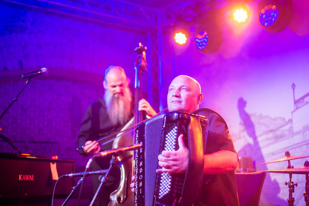 Tango meets Cuba | Tango meets Cuba mit den Klazz Brothers & Cuba Percussion im Forte Belvedere Leisnig zum Festival Hallo Leisnig 2022. - Realisiert mit Pictrs.com