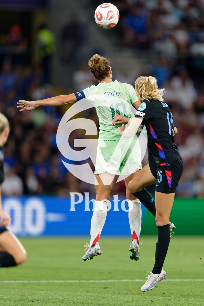 England v Italy - UEFA Women's EURO 2025 Semi-Final | GENEVA, SWITZERLAND - JULY 22:  Cristiana Girelli of Italy (L) heads the ball under pressure from Esme Morgan of England (R)  during the UEFA Women's EURO 2025 Semi-Final match between England and Italy at Stade de Geneve on July 22, 2025 in Geneva, Switzerland. (Photo by Giuseppe Velletri/Sports Press Photo/Getty Images)