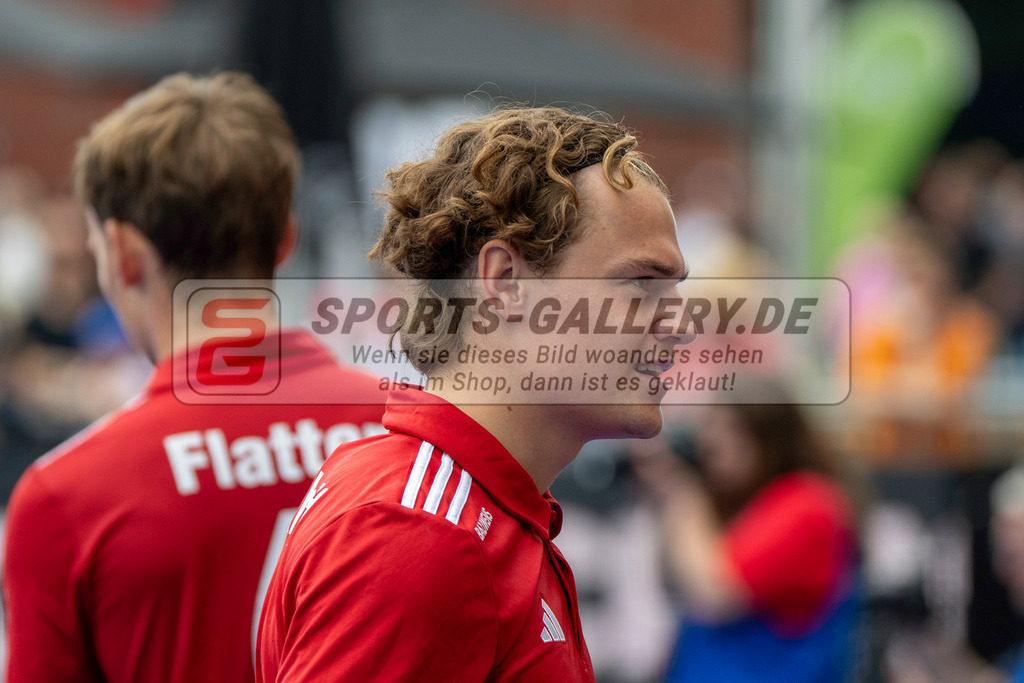 Final4_20250601-1326-HK108463 | Krefeld, Deutschland, 01.06.2025:  Feldhockey Final4 2025 – „Deutsche Feldhockey-Meisterschaften 2025“ Crefelder HTC - Rot-Weiss Köln (Finale Herren) im Gerd-Wellen-Hockeyanlage am 01.06.2025 in Krefeld, Deutschland. (Foto von Kramhöller/Fehrmann/Kaste)Krefeld, Germany, 01.06.2025: Feldhockey Final4 2025 – „Deutsche Feldhockey-Meisterschaften 2025“ Harvestehuder HTC - Düsseldorfer HC (Finale Damen) in Gerd-Wellen-Hockeyanlage at 01.06.2025 in Krefeld, Deutschland. (Foto from Kramhöller/Fehrmann/Kaste)