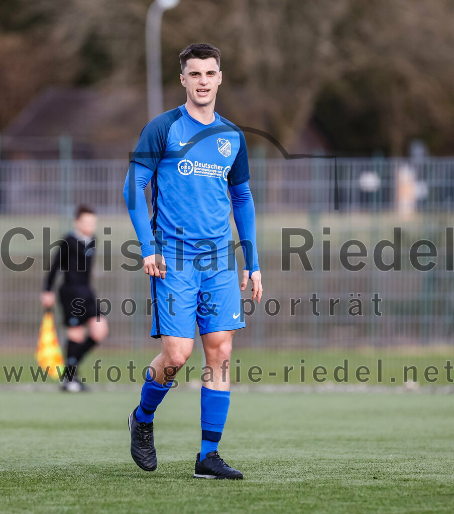 2024-02-24_098_FC_Langengeisling_gegen_FC_Walkertshofen | Erding, Deutschland, 24.02.2024:
Fußball, Bezirksliga Oberbayern Ost 2023 / 2024, Testspiel, FC Langengeisling gegen FC Walkertshofen, Endergebnis: 5:3

Paul Bucher (FC Langengeisling, #18)

Foto: Christian Riedel / fotografie-riedel.net