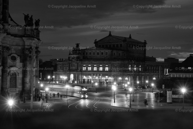 Semperoper_sw | Fotografie Photography Dresden Photoshooting  Fotoshooting Fotografin Dresdencity Bilder  Foto Dresdenvideos Kalender Postkarten Bilderdownload Portrait Hochzeitsfotografie Familienfotos Bewerbungsbilder Studiofotografie Fotograf Dresdenbilder Business - Realisiert mit Pictrs.com