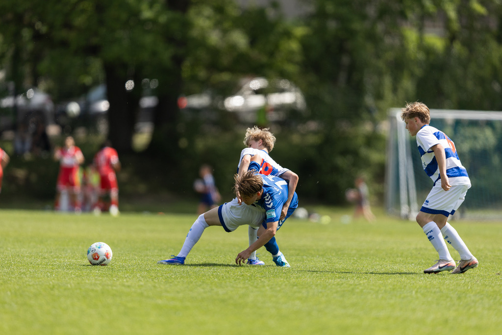 Fußball I Männer I 40. Pfingscup Hollage I 13083 | realhellocedii - Realisiert mit Pictrs.com