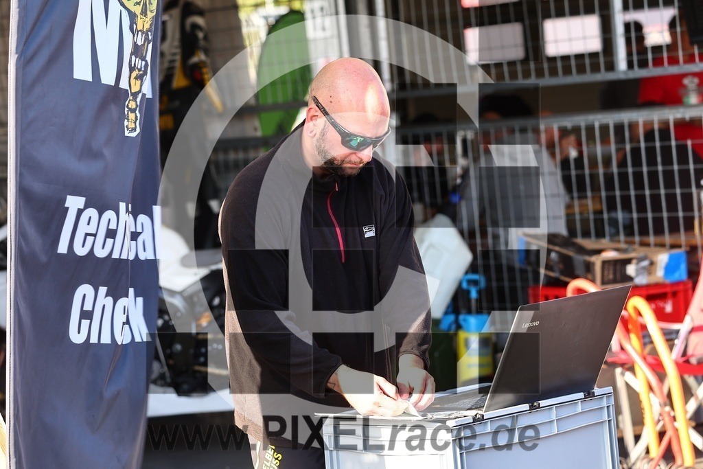 social-20250829_00005 | Schöne Erinnerungen an spannende Momente - das festzuhalten ist unser Job. PIXELrace.de ist seit 2003 auf den Rennstrecken Europas unterwegs um die Action draußen beim Fahren und die wunderbare Stimmung imm Fahrerlager für euch einzufangen.