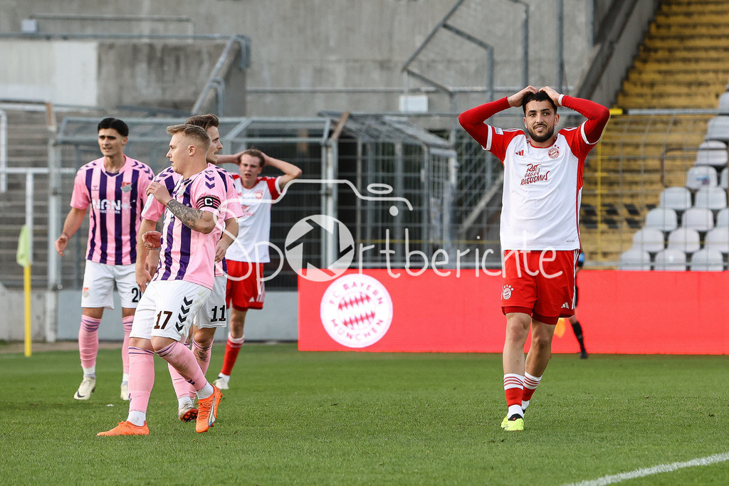 FC Bayern Amateure - TSV Aubstadt | aergert sich ueber eine vergebene Chance Dion BERISHA (FCB #11)