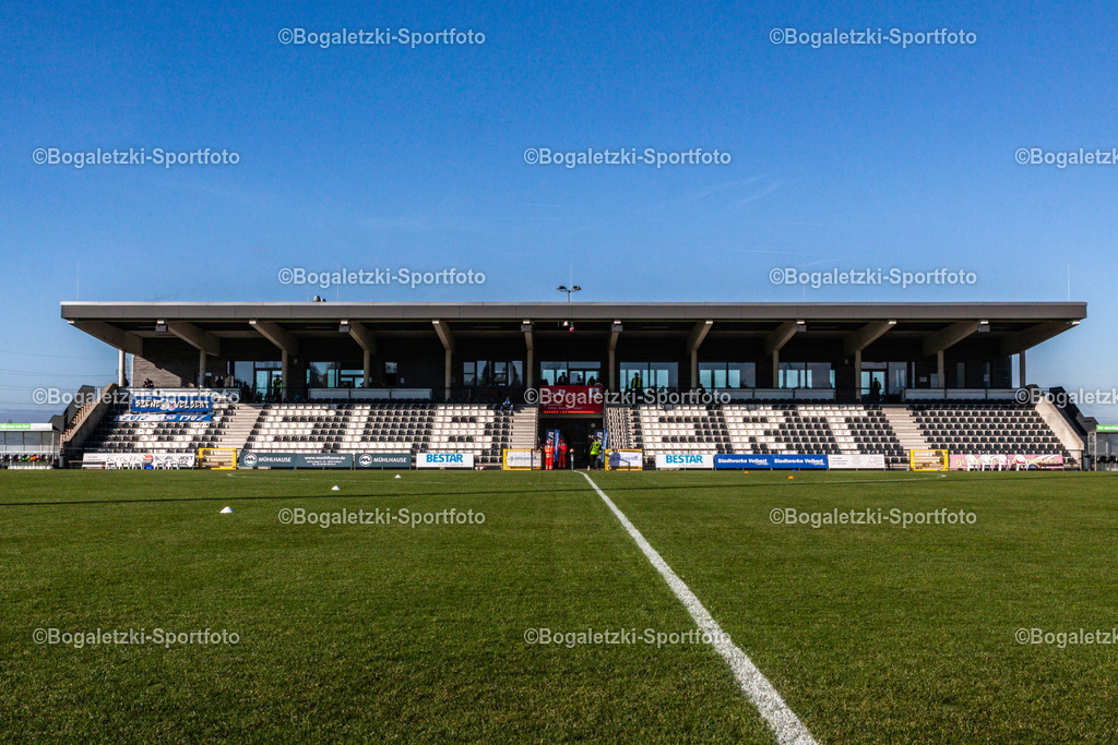 IMS-Arena, Velbert | IMS-Arena: Blick auf die Haupttribüne - Realisiert mit Pictrs.com