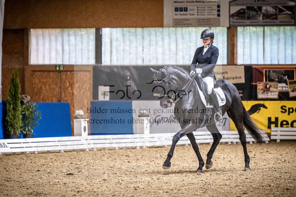 DOS_2814 | Entdecke hochwertige Reitturnierfotos von Foto Oger. Professionell, emotional und authentisch – jetzt Lieblingsmomente im Shop bestellen.Deutschlandweite Turnierfotografie. - Realisiert mit Pictrs.com