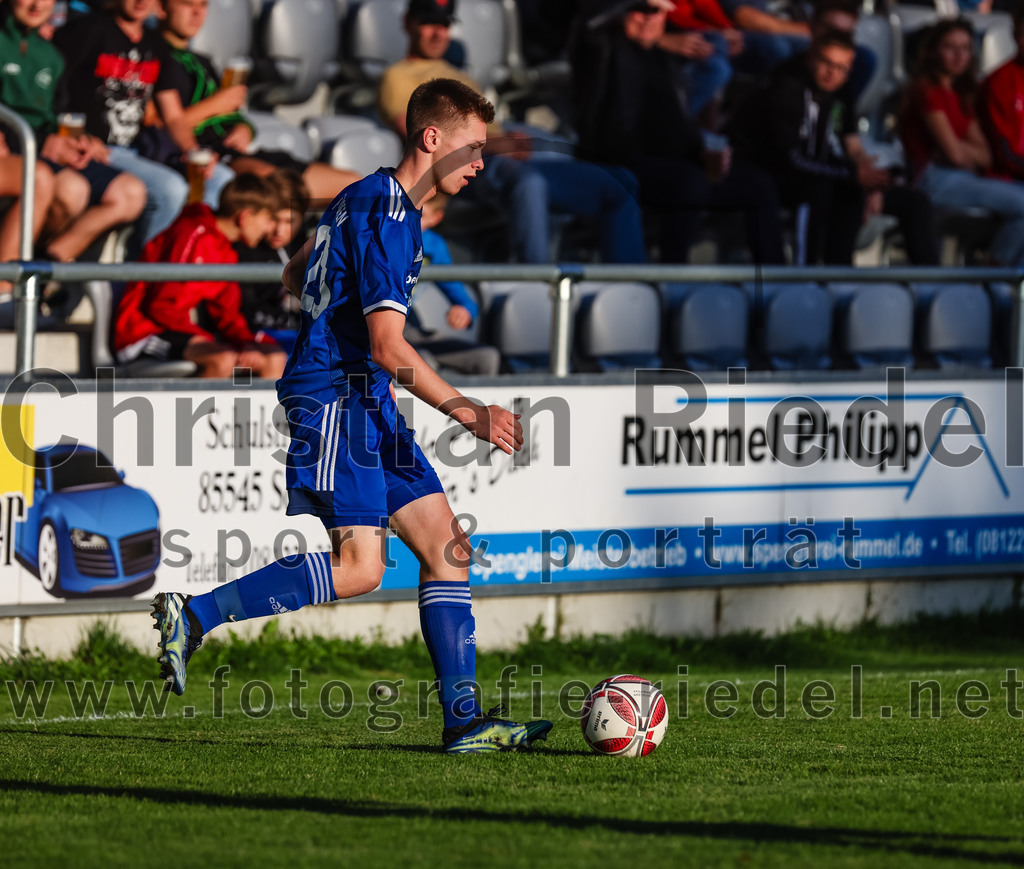 2023-08-01_013_FC_Schwaig_gegen_FC_Deisenhofen | Oberding, Deutschland, 01.08.2023:
Fußball, Toto-Pokal 2023 / 2024, 1. Spieltag, FC Schwaig gegen FC Deisenhofen, Endergebnis: 2:3

Georg Jungkunz (FC Deisenhofen, #28)

Foto: Christian Riedel / fotografie-riedel.net