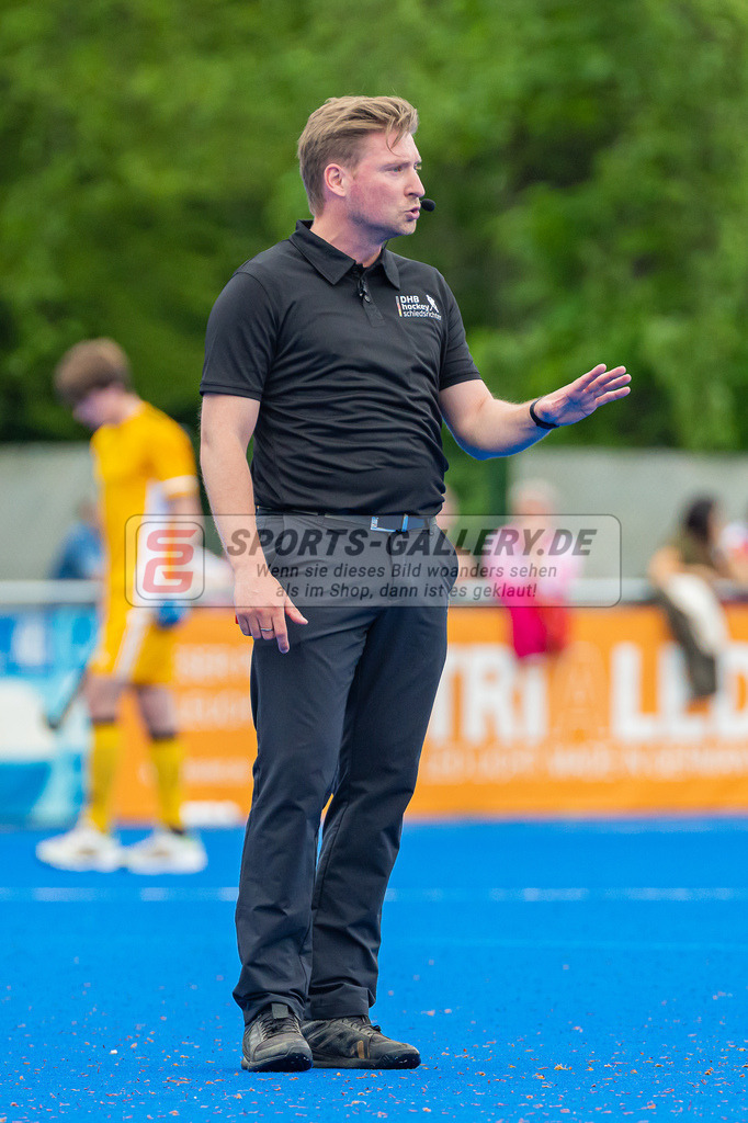HK_20230507_107976 | 1. Bundesliaga Herren Creefelder HTC - Harvestehuder THC  am 7.5.2023 Crefelder HTC ( CHTC ), Krefeld  , Thomas Hinsken ( SR )
