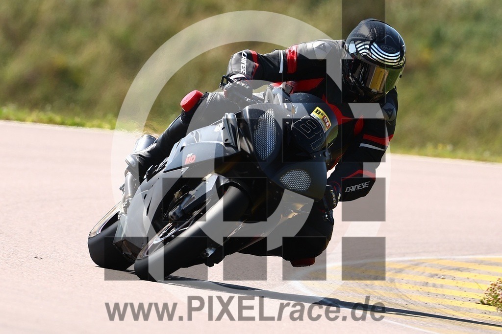 0081-20250619_01892 | Schöne Erinnerungen an spannende Momente - das festzuhalten ist unser Job. PIXELrace.de ist seit 2003 auf den Rennstrecken Europas unterwegs um die Action draußen beim Fahren und die wunderbare Stimmung imm Fahrerlager für euch einzufangen.