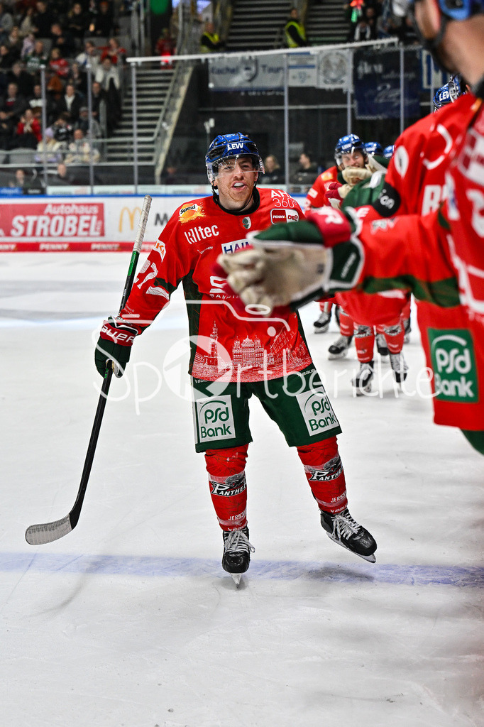 Augsburger Panther - Schwenninger Wild Wings | AUGSBURG, DEUTSCHLAND - 2. NOVEMBER: Jubel der Panther nach dem Treffer zum 3-1 durch Kyle MAYHEW (Augsburger Panther 27), Tor / Torschuetze / Freude / Happy beim Ligaspiel zwischen den Augsburger Panthern und den Schwenninger Wild Wings am 17. Spieltag der Penny DEL im Curt Frenzel Stadion am 02.11.2025