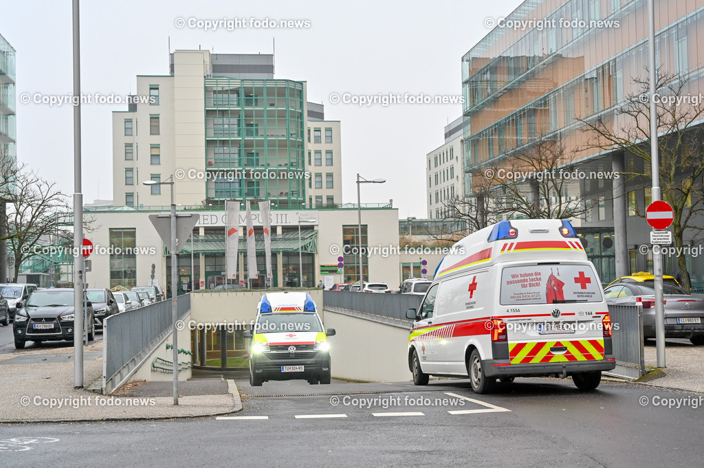 Med Campus III_ Kepler Universitaetsklinikum Linz_ 04.01.2023-11 | 04.01.2021, Linz, AUT, Med Campus III, im Bild Kepler Universitaetsklinikum Linz, Medcampus III, Rettungsfahrzeug