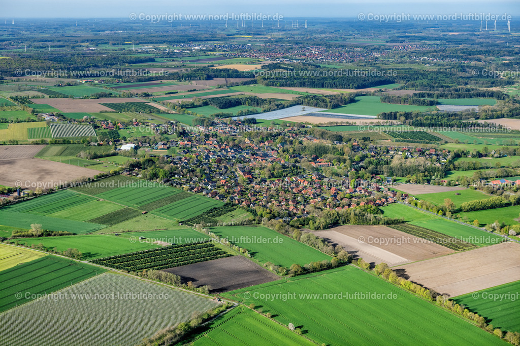 Bliedersdorf_ELS_4872010523 | BLIEDERSDORF 01.05.2023 Ortsansicht am Rande von landwirtschaftlichen Feldern und Nutzflächen in Bliedersdorf im Bundesland Niedersachsen, Deutschland. // Village view on the edge of agricultural fields and land in Bliedersdorf in the state Lower Saxony, Germany. Foto: Martin Elsen
