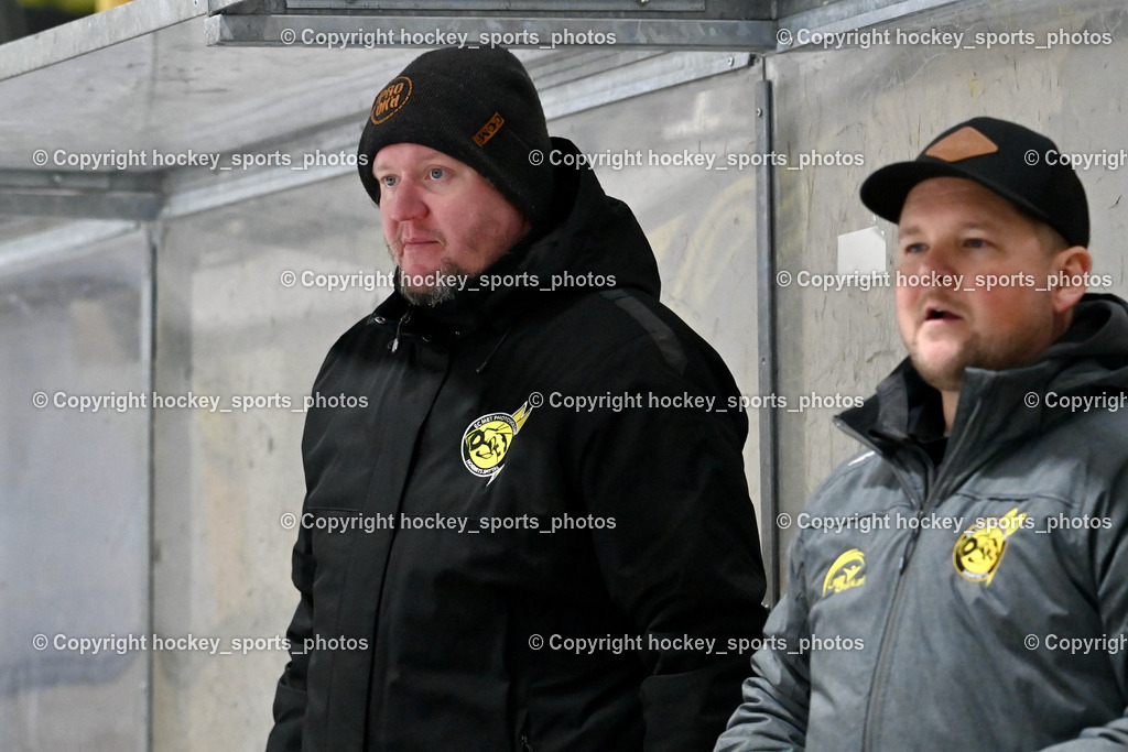 EC Hornets Spittal vs. ESC Steindorf 23.2.2024 | Assistentcoach EC Hornets Spittal Phillipp Lonin, Assistentcoach EC Hornets Spittal Buchbauer Thomas, EC Hornets Spittal vs. ESC Steindorf 23.2.2024, EC Hornets Spittal vs. ESC Steindorf 23.2.2024 am 23.02.2024 in Spittal an der Drau (Eissportzentrum Spittal), Austria, (Photo by Bernd Stefan)