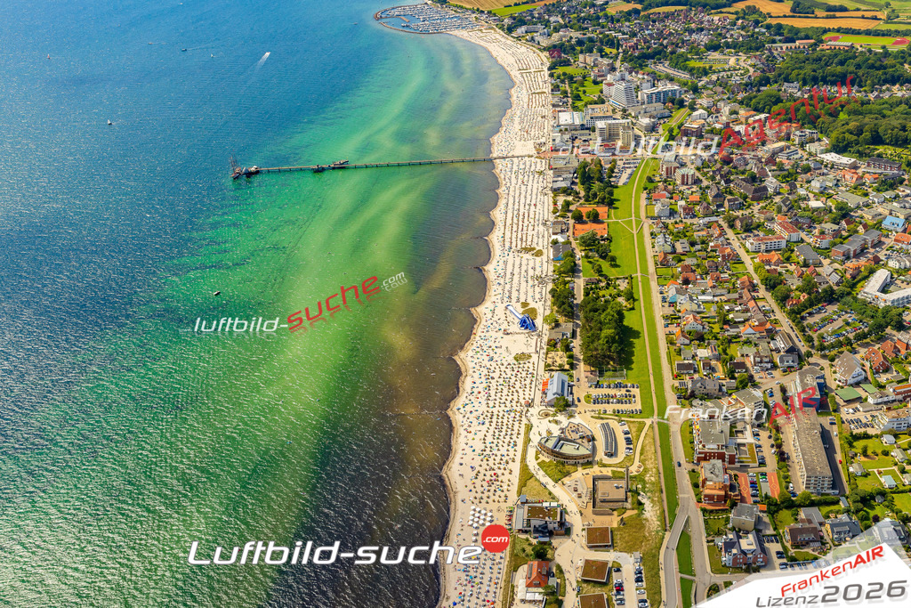 Luftbild der Stadt Grömitz - Das Luftbild wurde 2025 vom UL-Flugzeug heraus erstellt ( keine Drohnenaufnahme ) - Hochauflösende Luftaufnahme - für Wandbilder und großformatige Ausdrucke geeignet. Das besondere Geschenk!Hier alle&nbsp;Infos zur Lizenzierung der LuftaufnahmeWir fliegen auch dieses Jahr wieder in Ihre Region um Luftbilder zu erstellen.- Luftbild anfragen