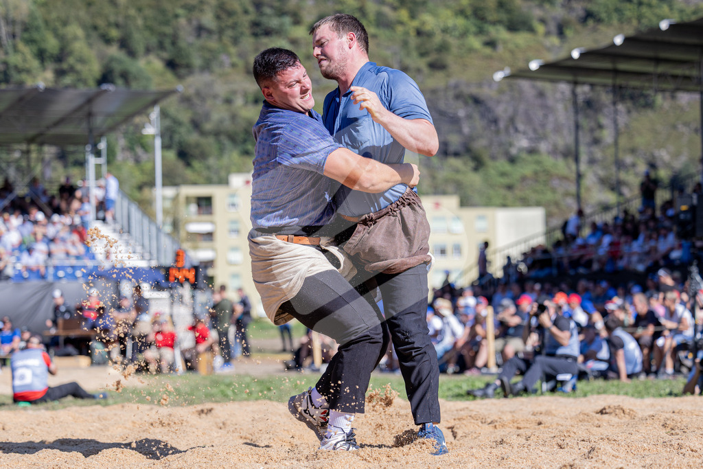 TESSINER2025_05_Gang_1219 | Die Schwinger des Schwyzer Kantonalen Schwingerverbandes: Fotos, die Dynamik und Leidenschaft festhalten, sowie emotionale Momente aus dem traditionellen Schwingsport zeigen. - Realisiert mit Pictrs.com