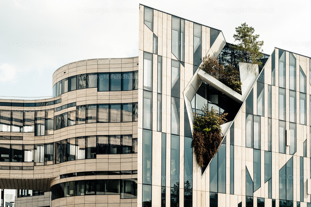 Architektur an der Kö | Architektur wird an der Kö oder auch Königsallee großgeschrieben. Der Kö-Bögen muss sich dabei auch nicht verstecken. - Realisiert mit Pictrs.com