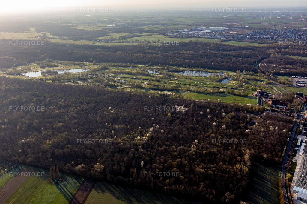 Luftbild: Golfanlage Landgut Dreihof - GOLF Absolute im Ortsteil Dreihof in Essingen im Bundesland Rheinland-Pfalz in Deutschland. Foto: IMG_126372.jpg vom 04.04.2021 durch Werner Riehm/FLY-FOTO.de