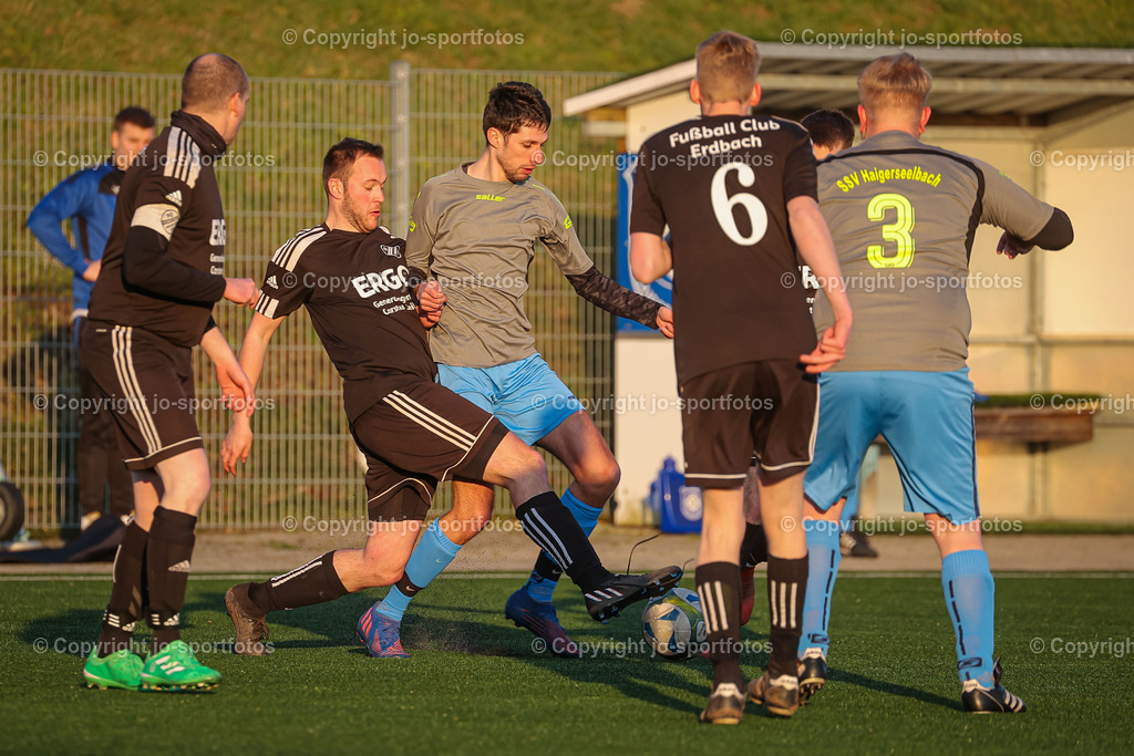 BQ3I5415 | 05.04.2023; Kreisliga C2 Dillenburg; Kunstrasenplatz Haigerseelbach; SSV Haigerseelbach 2 - FC Schwarz-Weiß Erdbach; Ergebnis: 0:5 (0:3)